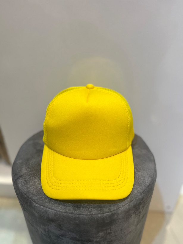 کلاه ساده پشت تور