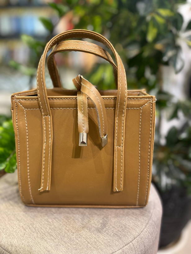 کیف کلاسیک دستک دار