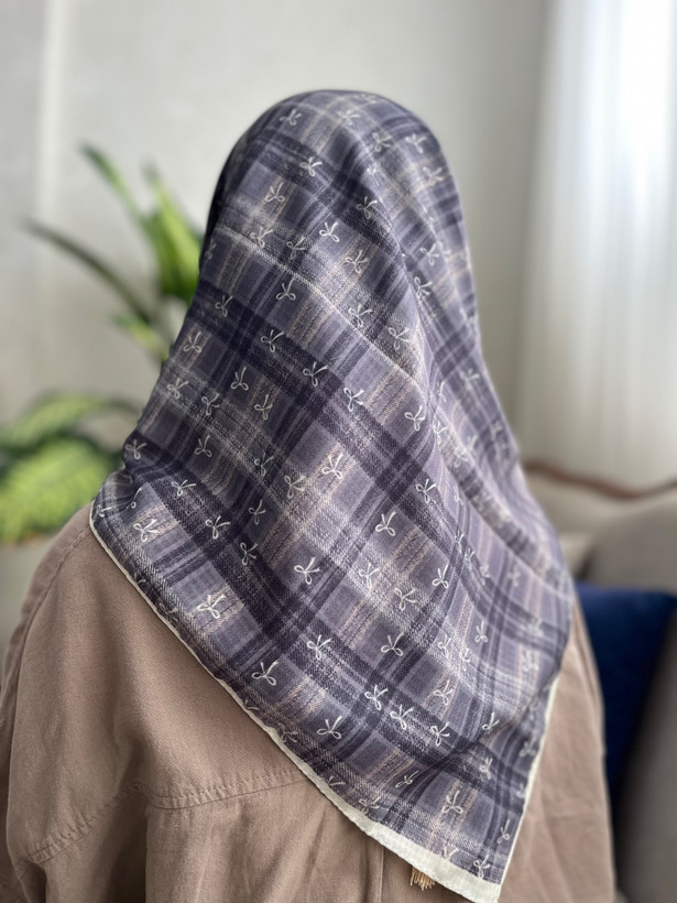 روسری نخی پاپیونی قواره 90 در رنگبندی