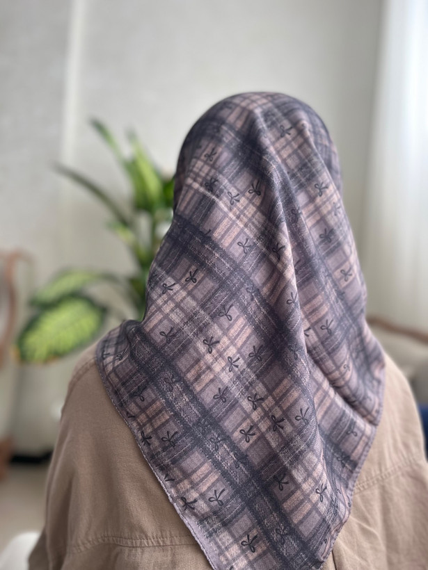 روسری نخی پاپیونی قواره 90 در رنگبندی