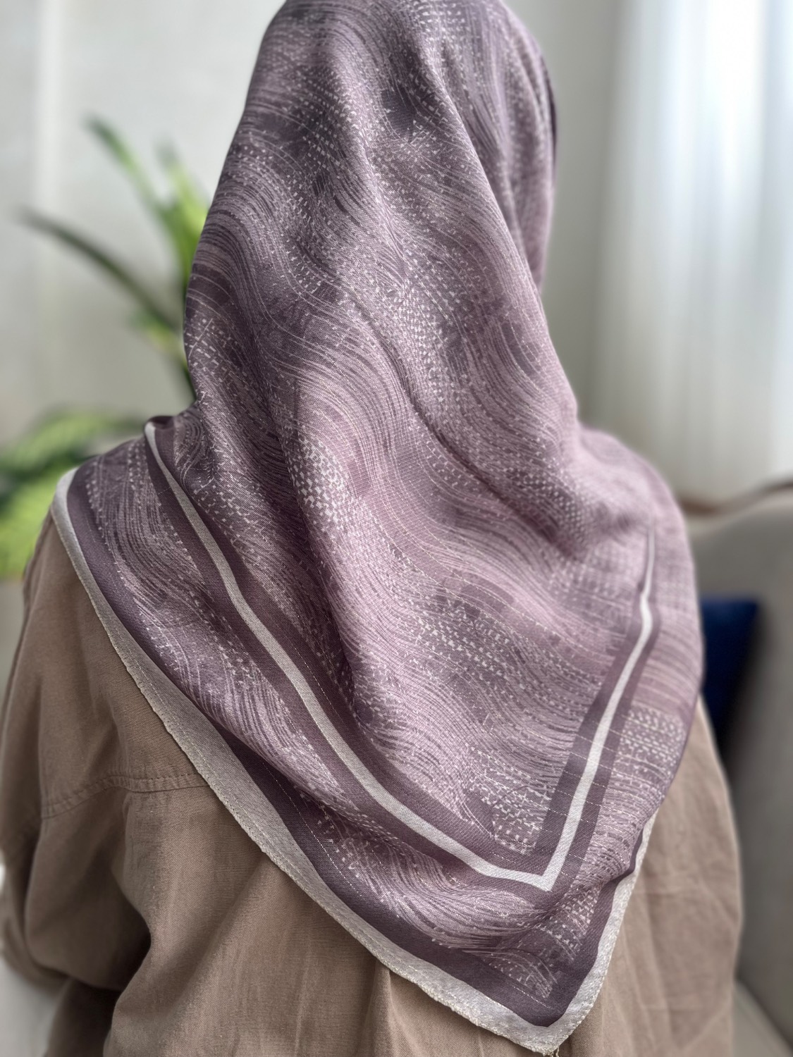 روسری نخی لمه دار قواره 95 سبک و خنک