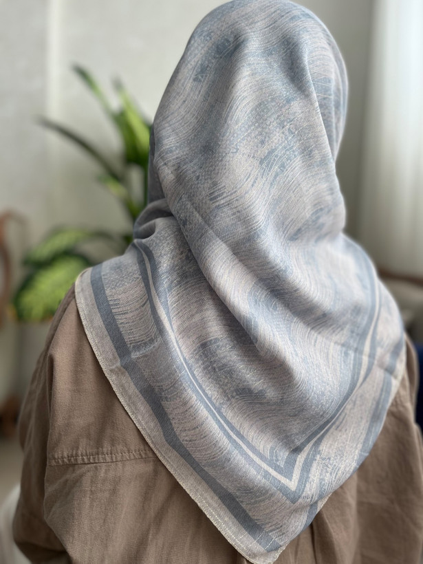 روسری نخی لمه دار قواره 95 سبک و خنک