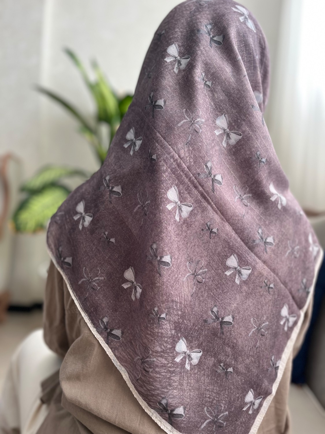 روسری پاپیونی نخی قواره 95 -دارای رنگبندی- سبک و لطیف