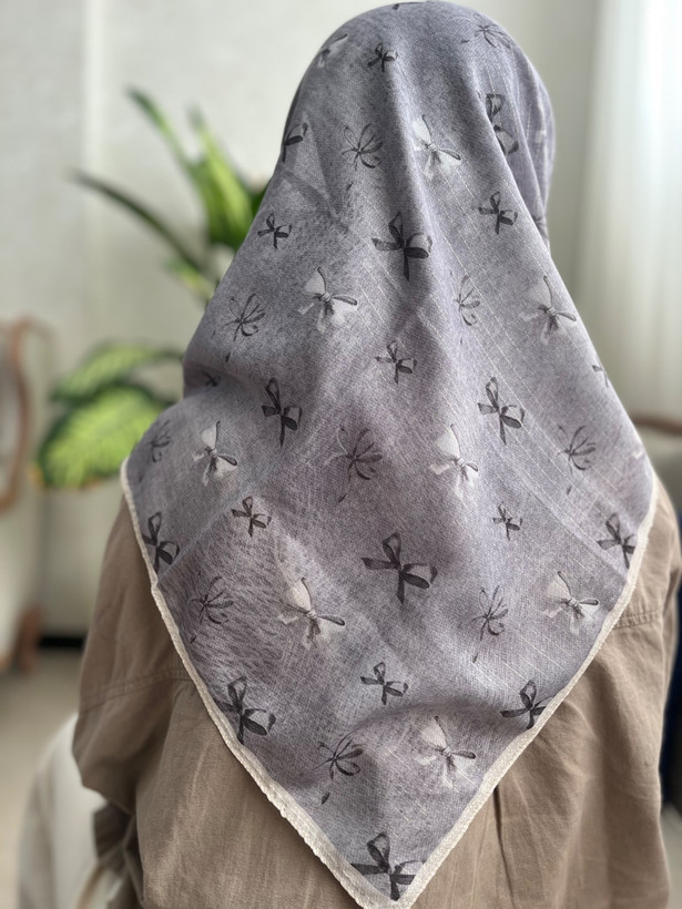 روسری پاپیونی نخی قواره 95 -دارای رنگبندی- سبک و لطیف