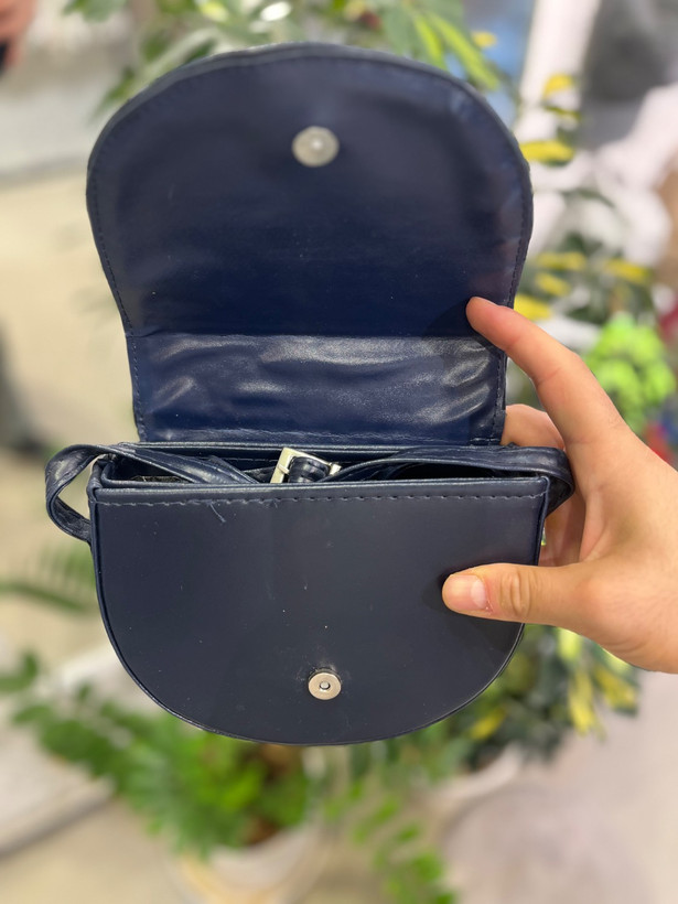 کیف نیم دایره چرمی دخترانه دارای رنگبندی