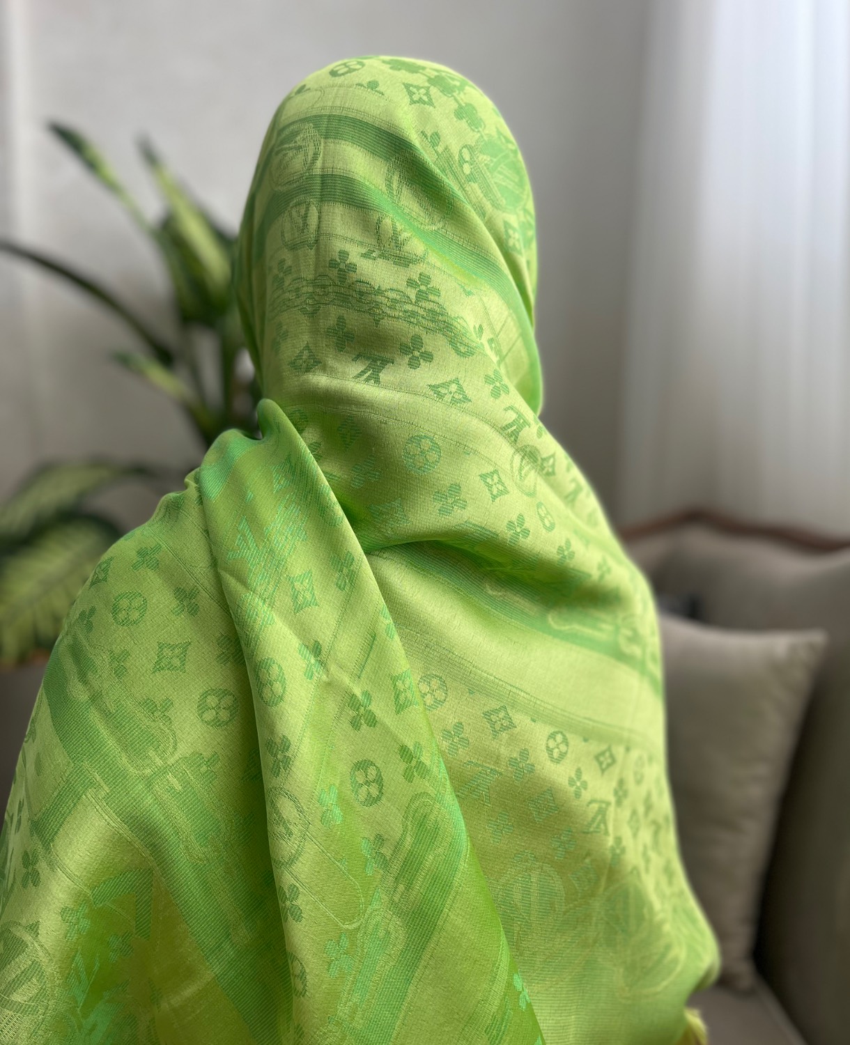 روسری نخ ابریشم ژاکارد لمه دار قواره 140