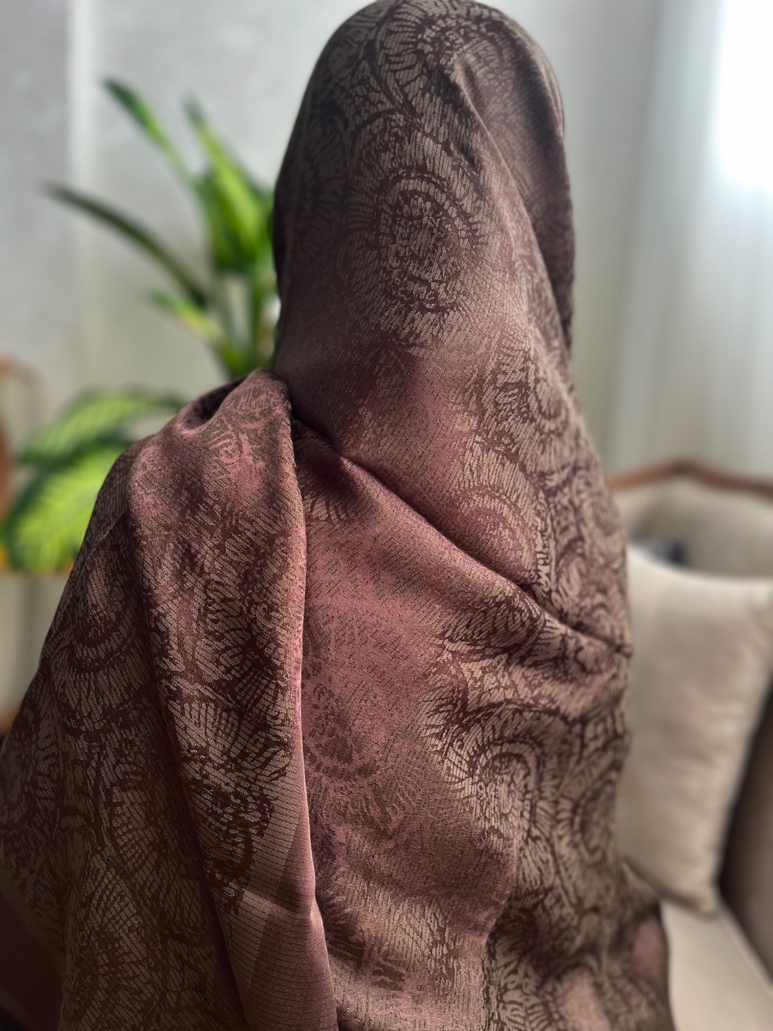 روسری نخ ابریشم ژاکارد لمه دار قواره 140