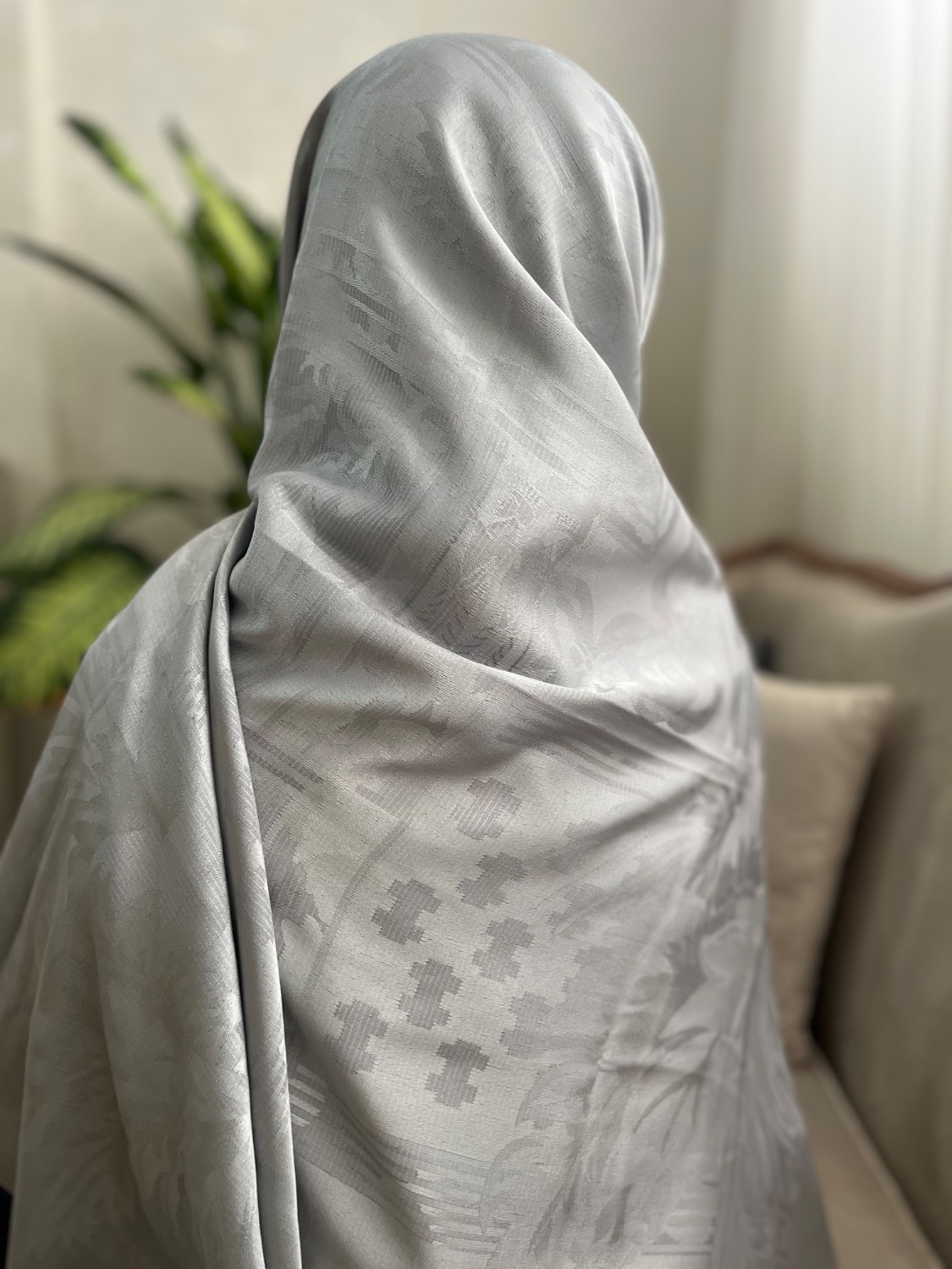 روسری نخ ابریشم ژاکارد لمه دار قواره 140