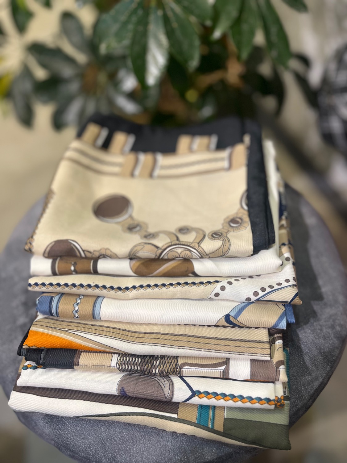 مینی اسکارف طرحدار ابریشم تویل | طرح زنجیری