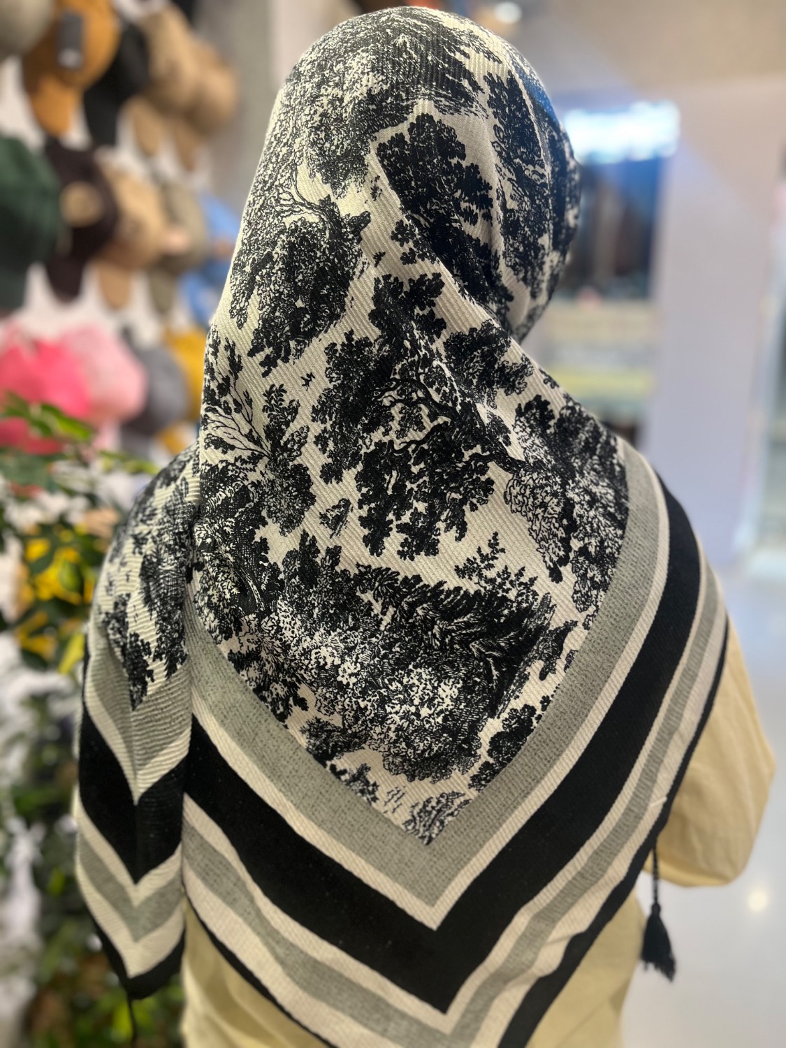 روسری نخی پلیسه لمه دار | طرح دیور جنگل