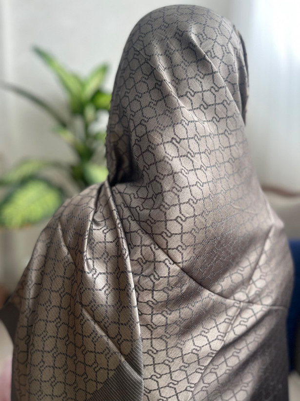 روسری نخ ابریشم ژاکارد لمه دار قواره 135