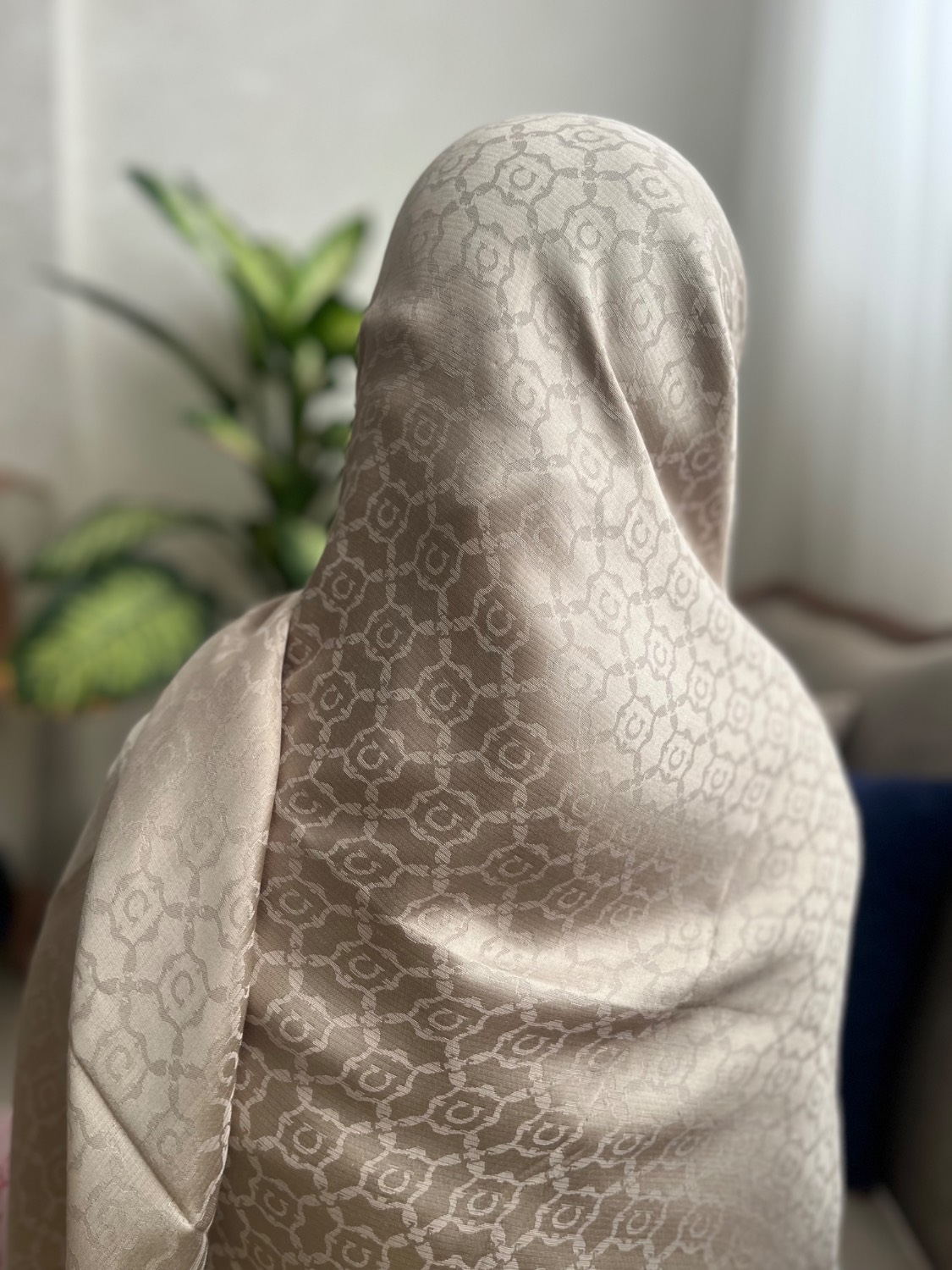 روسری نخ ابریشم ژاکارد لمه دار قواره 140