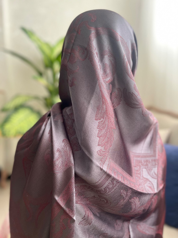 روسری نخ ابریشم ژاکارد لمه دار قواره 140