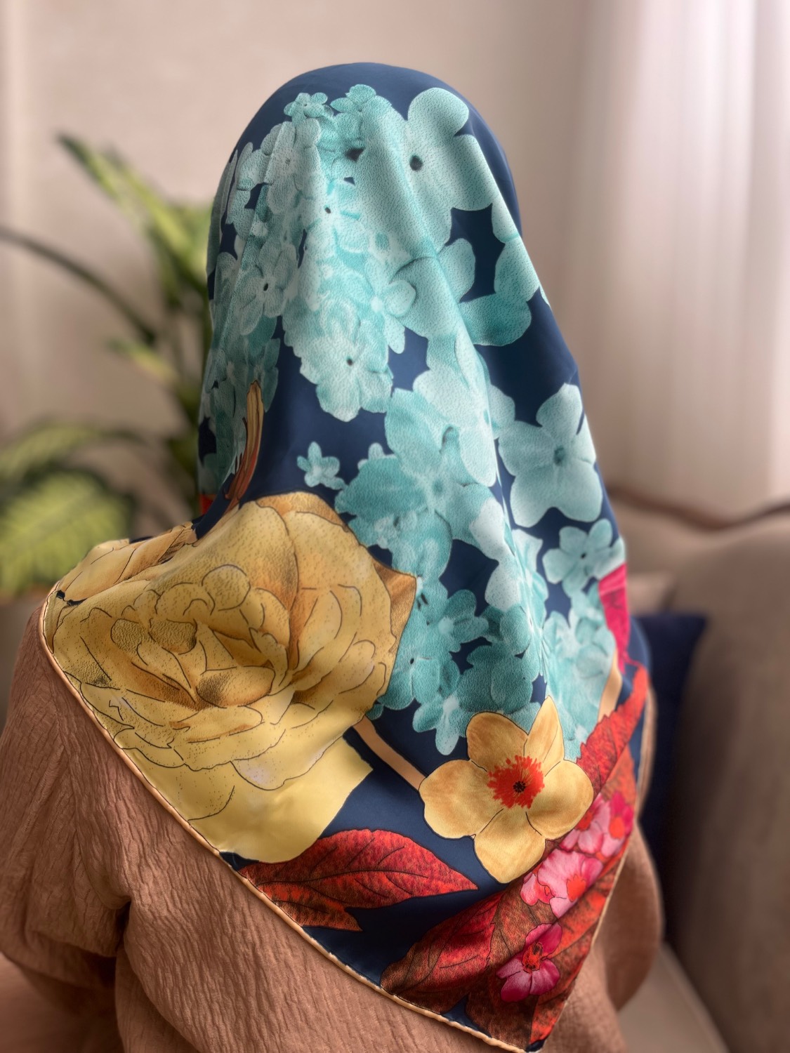 روسری ساتن قواره 90 طرح ابرنگی