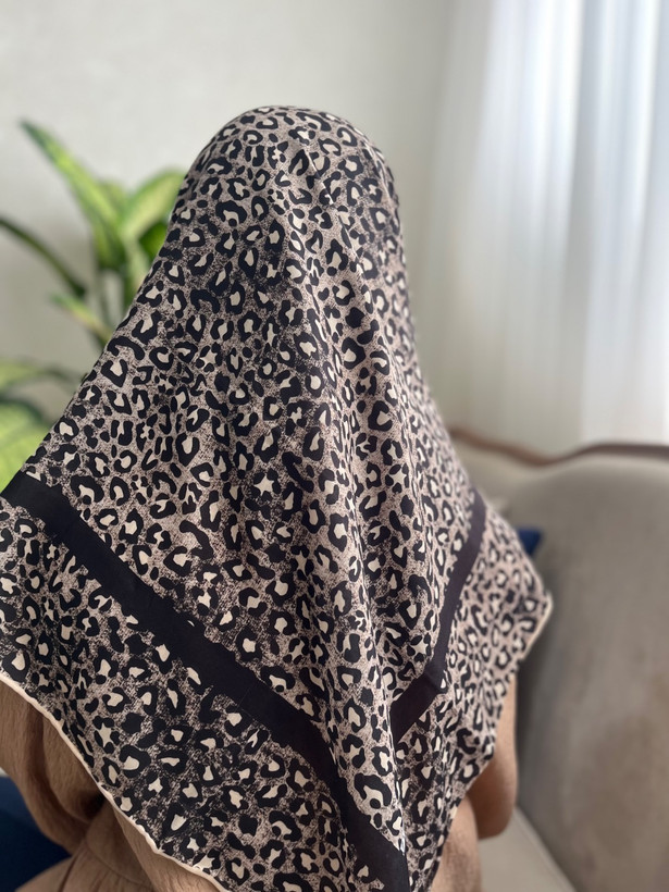 روسری نخی طرحدار پلنگی قواره 100