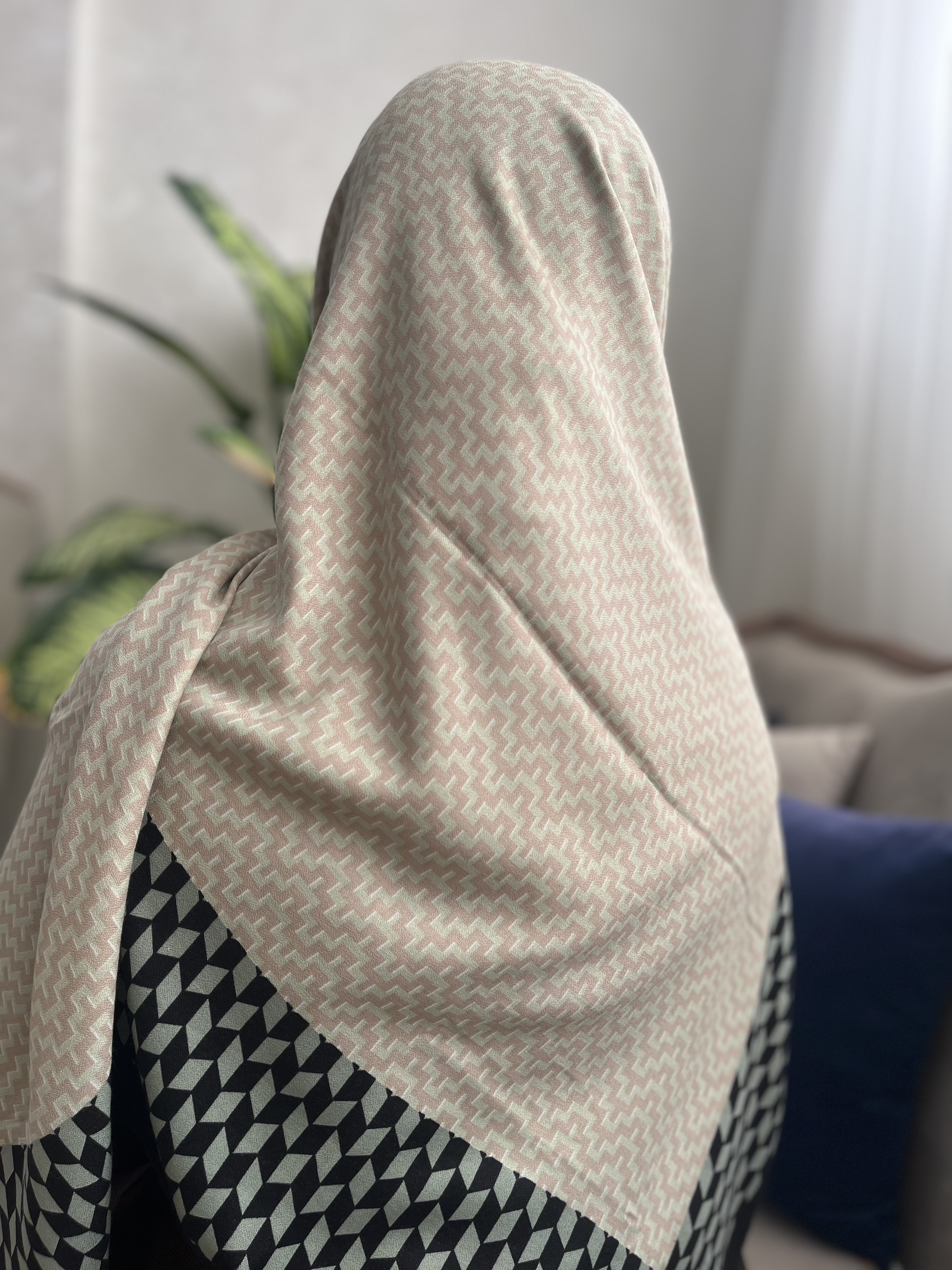 روسری نخی طرحدار قواره ۱۴۰