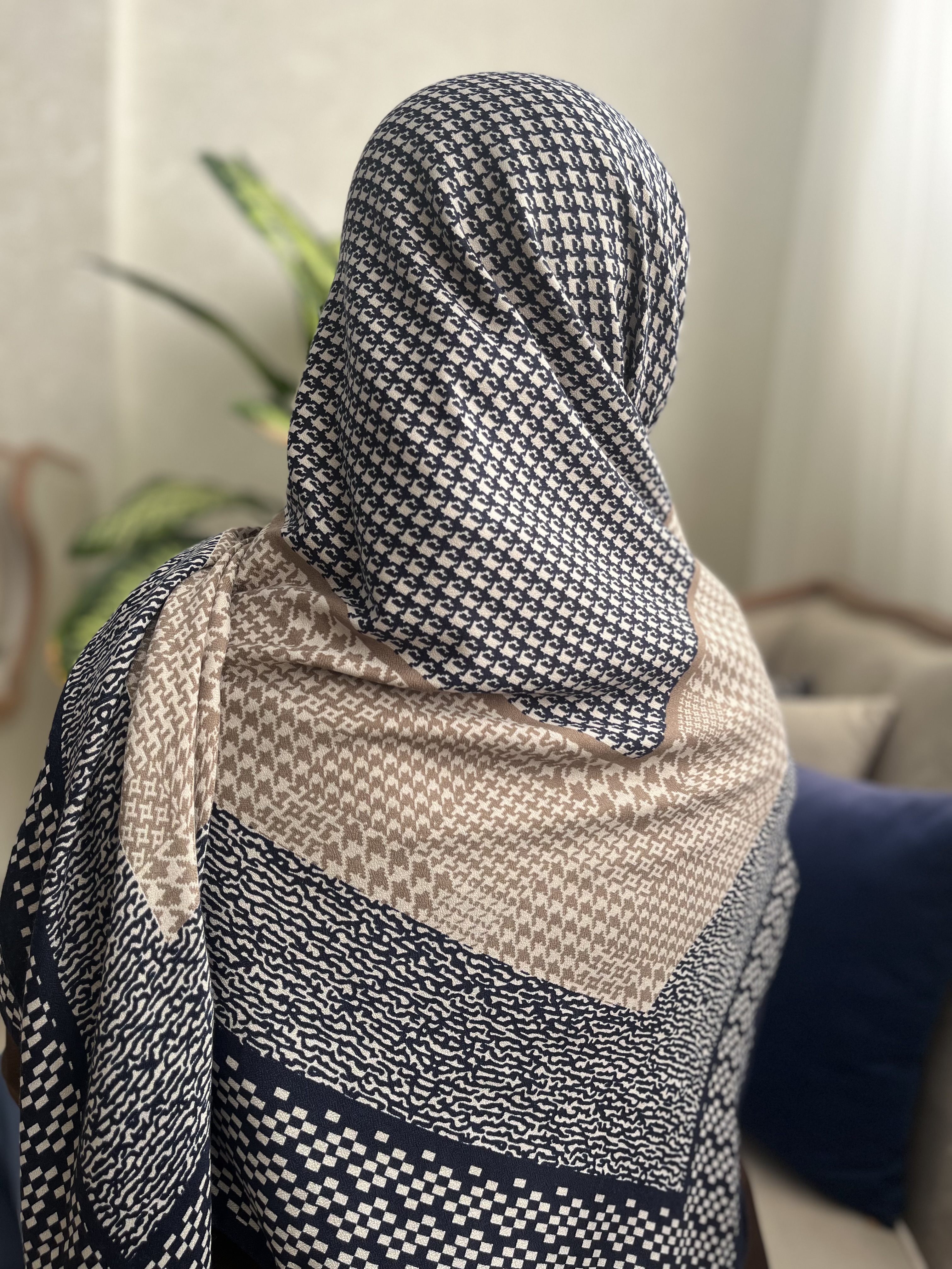 روسری نخی طرحدار قواره ۱۴۰ |طرح پیچازی در دو رنگ