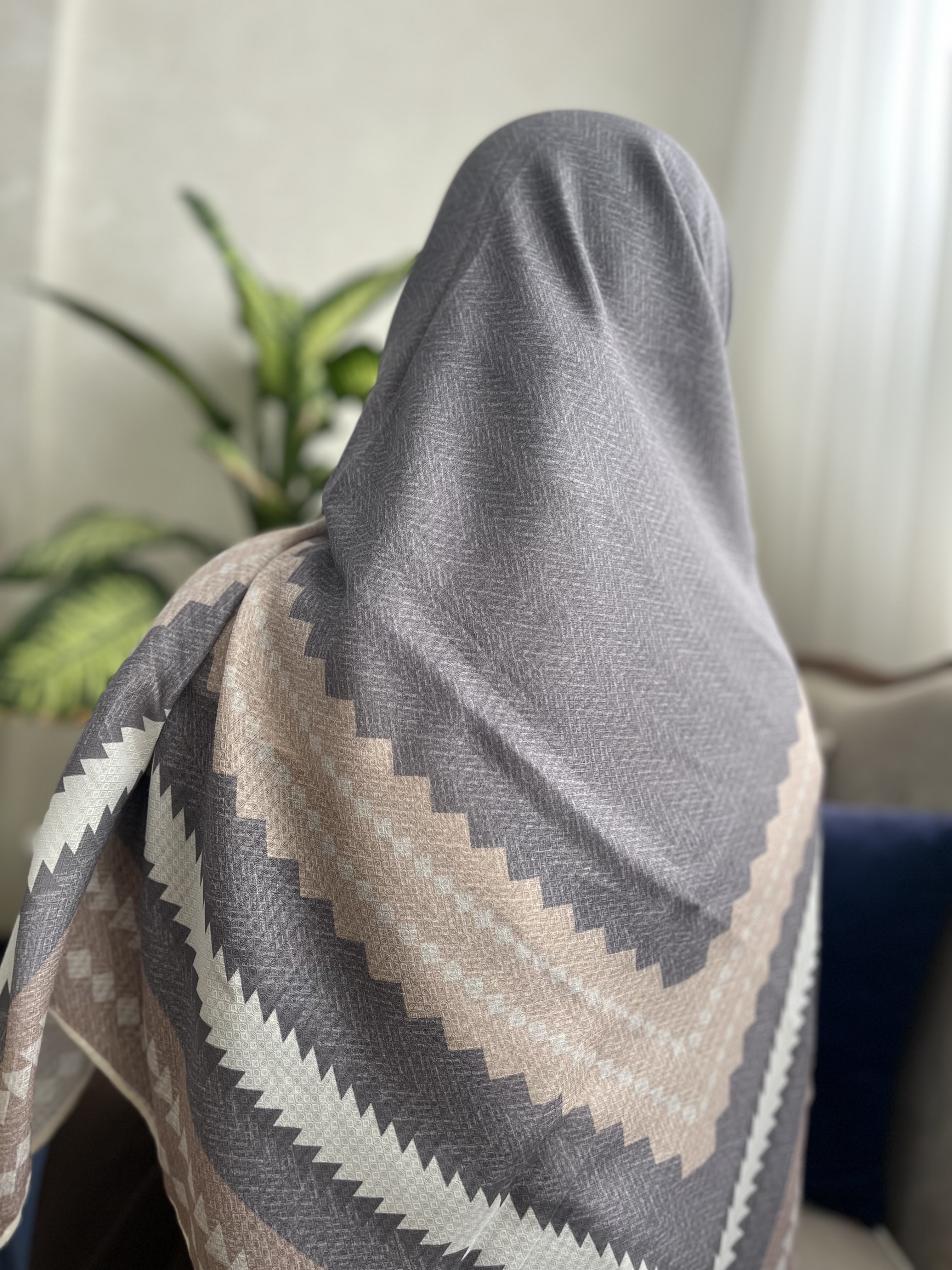 روسری نخی طرحدار قواره ۱۴۰
