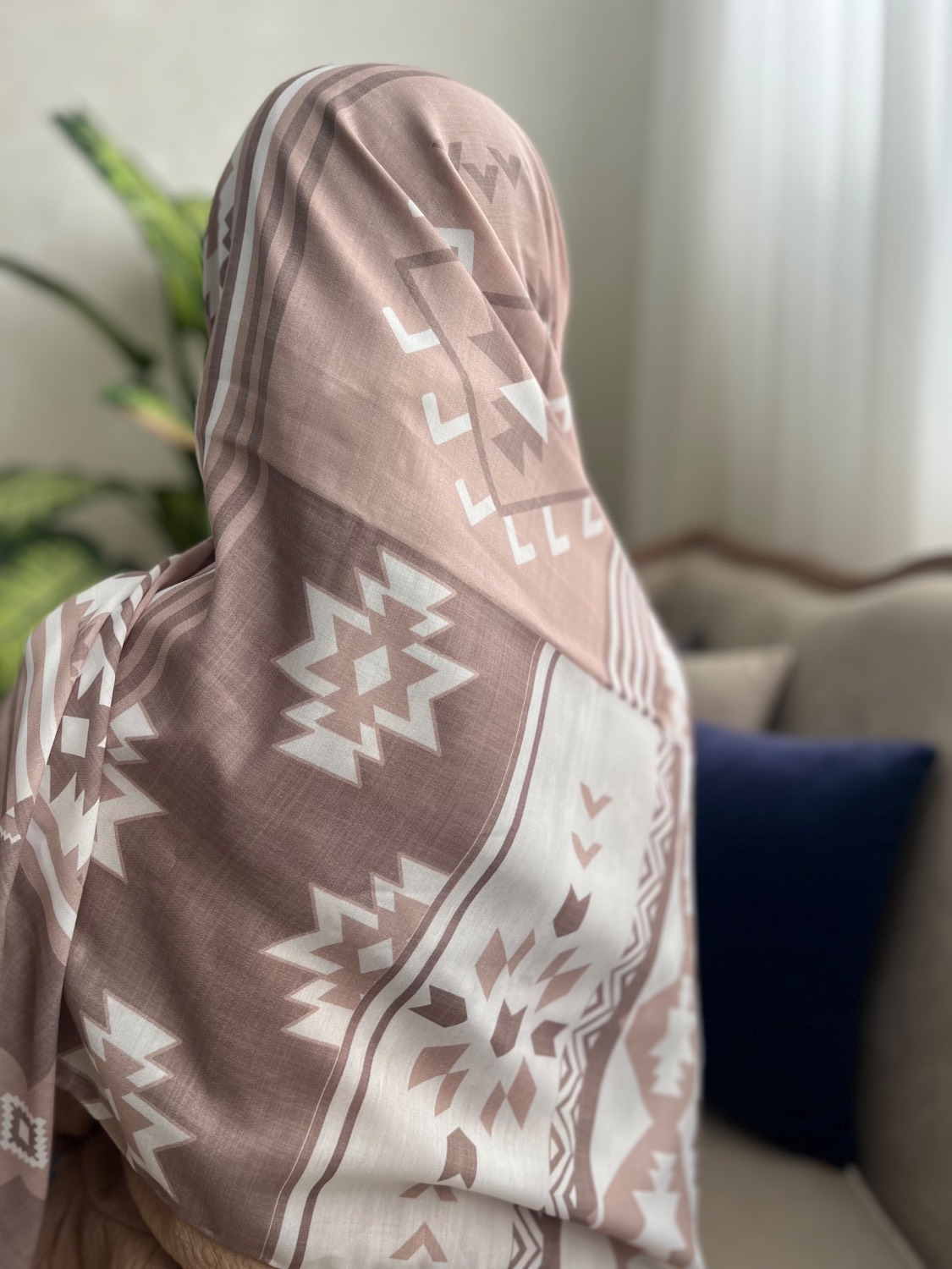 روسری نخی طرحدار قواره 140 دور دست دوز