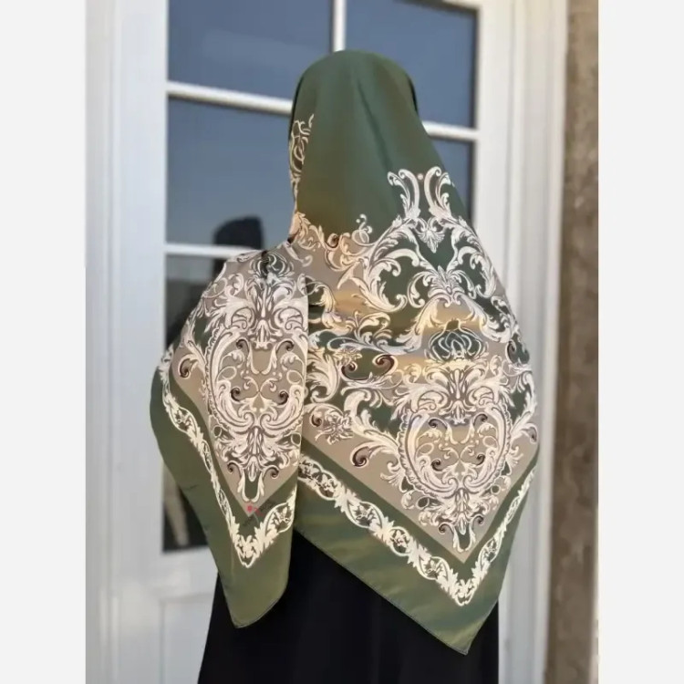 روسری ابریشم ساتن مجلسی قواره 135 سبز