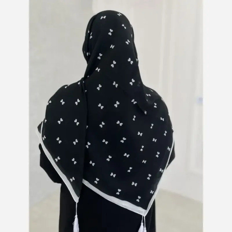 روسری سوپر نخ قواره 140 طرح رزیتا برند میس رز