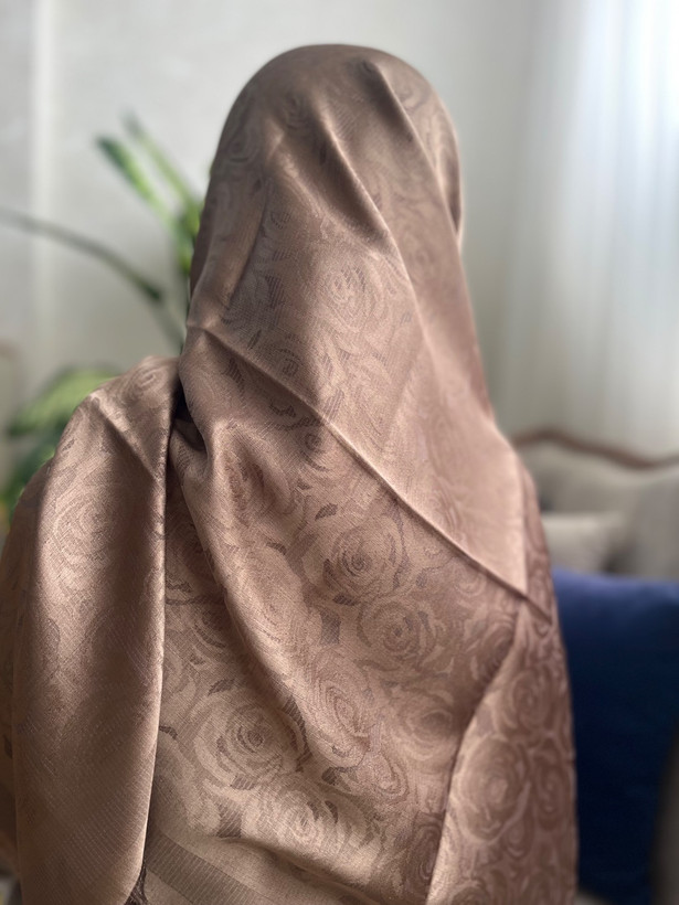 روسری ابریشم ژاکارد لمه دار طرح گل رز قواره 120 | دارای رنگبندی