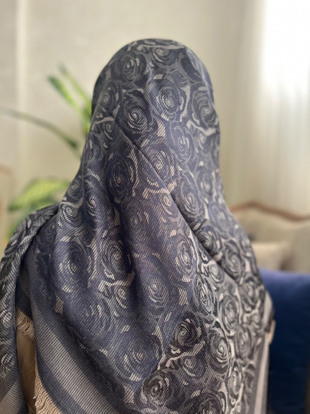 روسری ابریشم ژاکارد لمه دار طرح گل رز قواره 120 | دارای رنگبندی