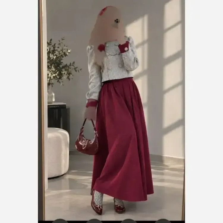 کت و دامن بهارناز پارچه کشمیر بافت وارداتی و مخمل کبریتی رنگ طوسی زرشکی