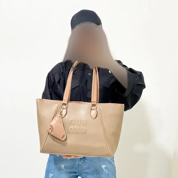 کیف بزرگ دستی و دوشی زنانه چرم مصنوعی و پارچه کنفی