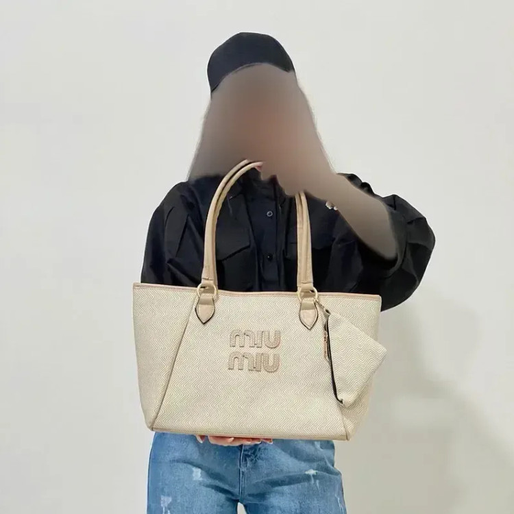 کیف بزرگ دستی و دوشی زنانه چرم مصنوعی و پارچه کنفی
